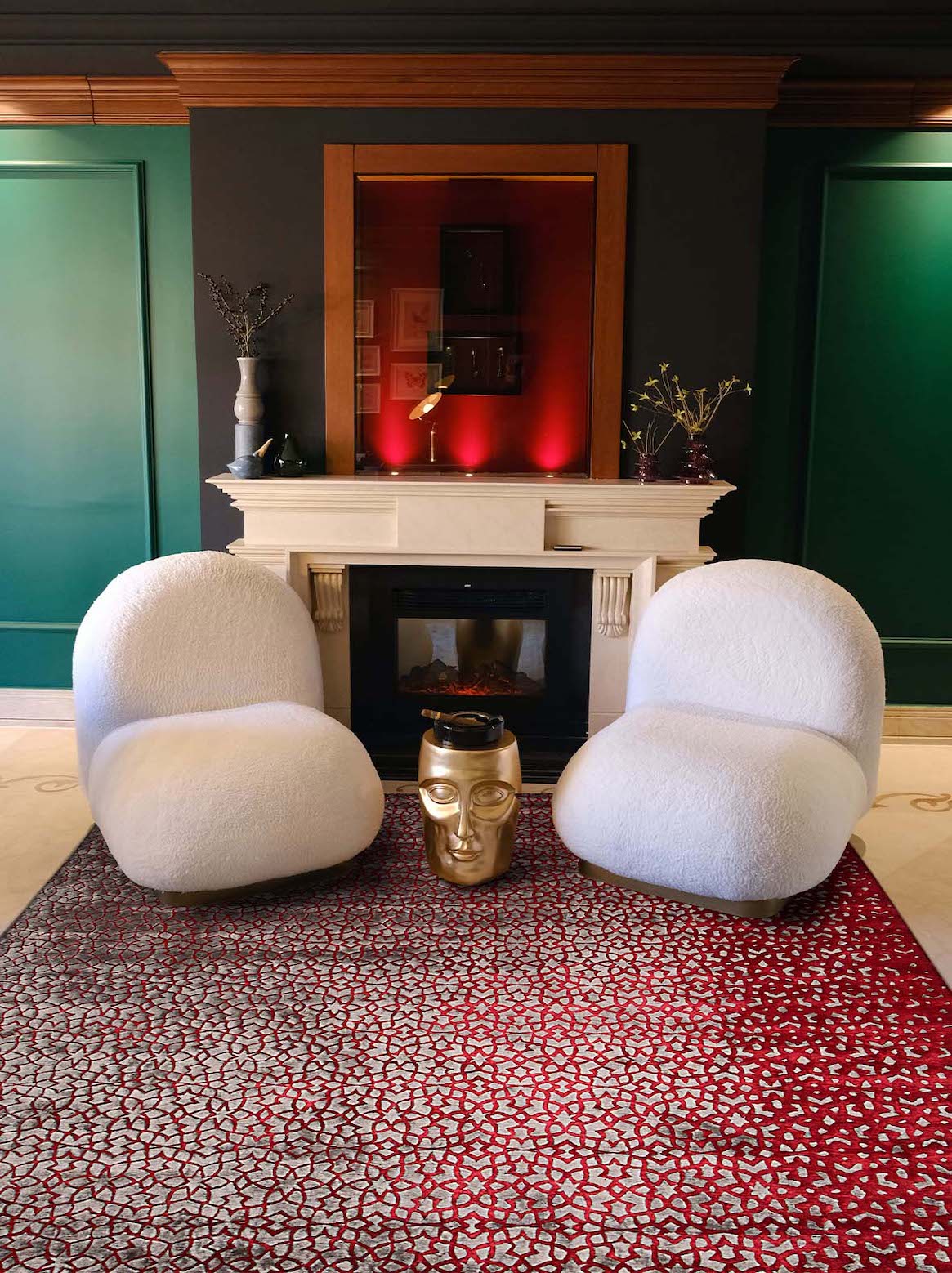 Luxury carpet in Red color and 6' x 9' size