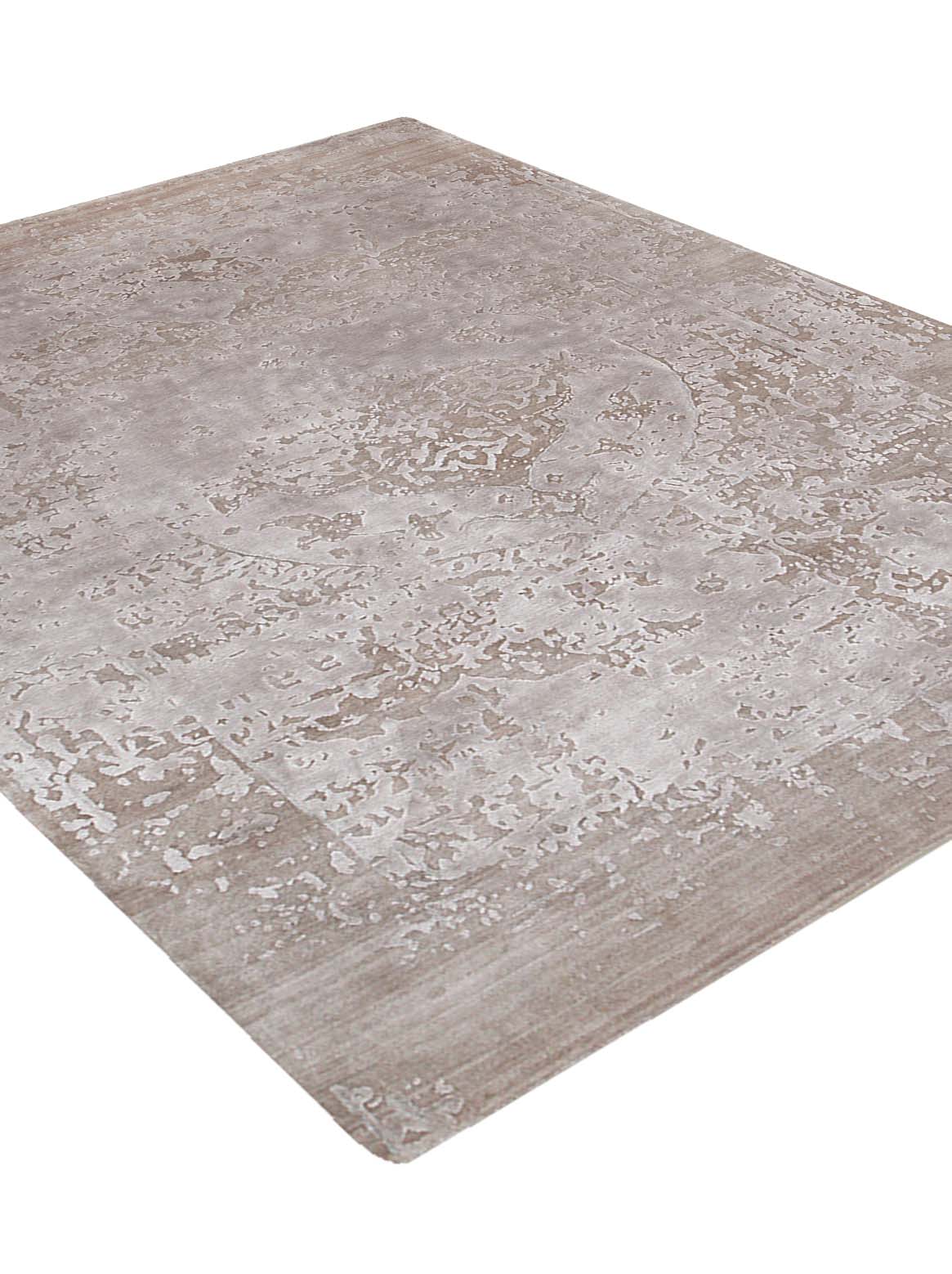Luxury carpet in Beige color and 6' x 9' size