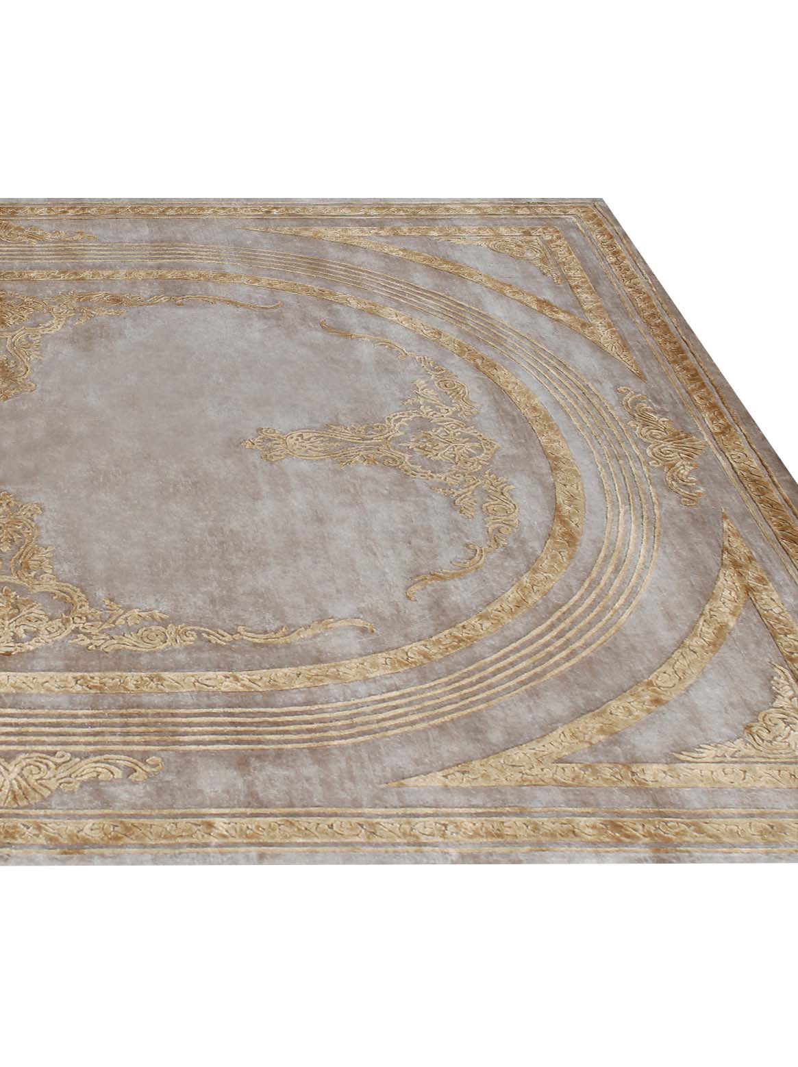 Product: Luxury Carpet | Color: Ivory Gold | Size: 6' x 9'