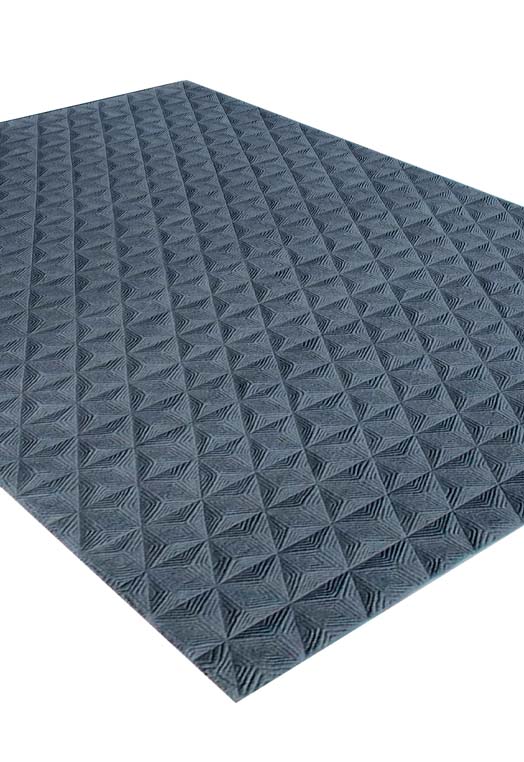 Luxury carpet in Blue color and 5'6" x 8" size