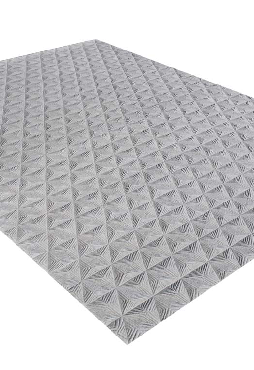 Luxury hand tufted carpet made from 100% Wool in light grey color and 4'6" x 6'6" size