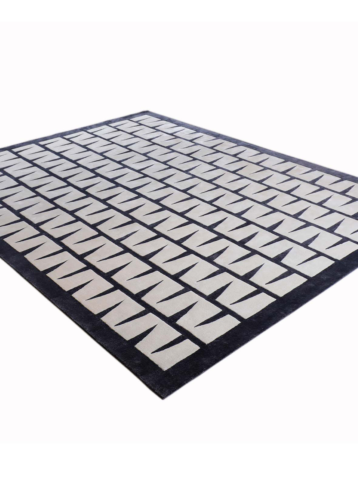 Luxury hand tufted carpet made from 100% Botanical Silk in black & white color and 4'6" x 6'6" size