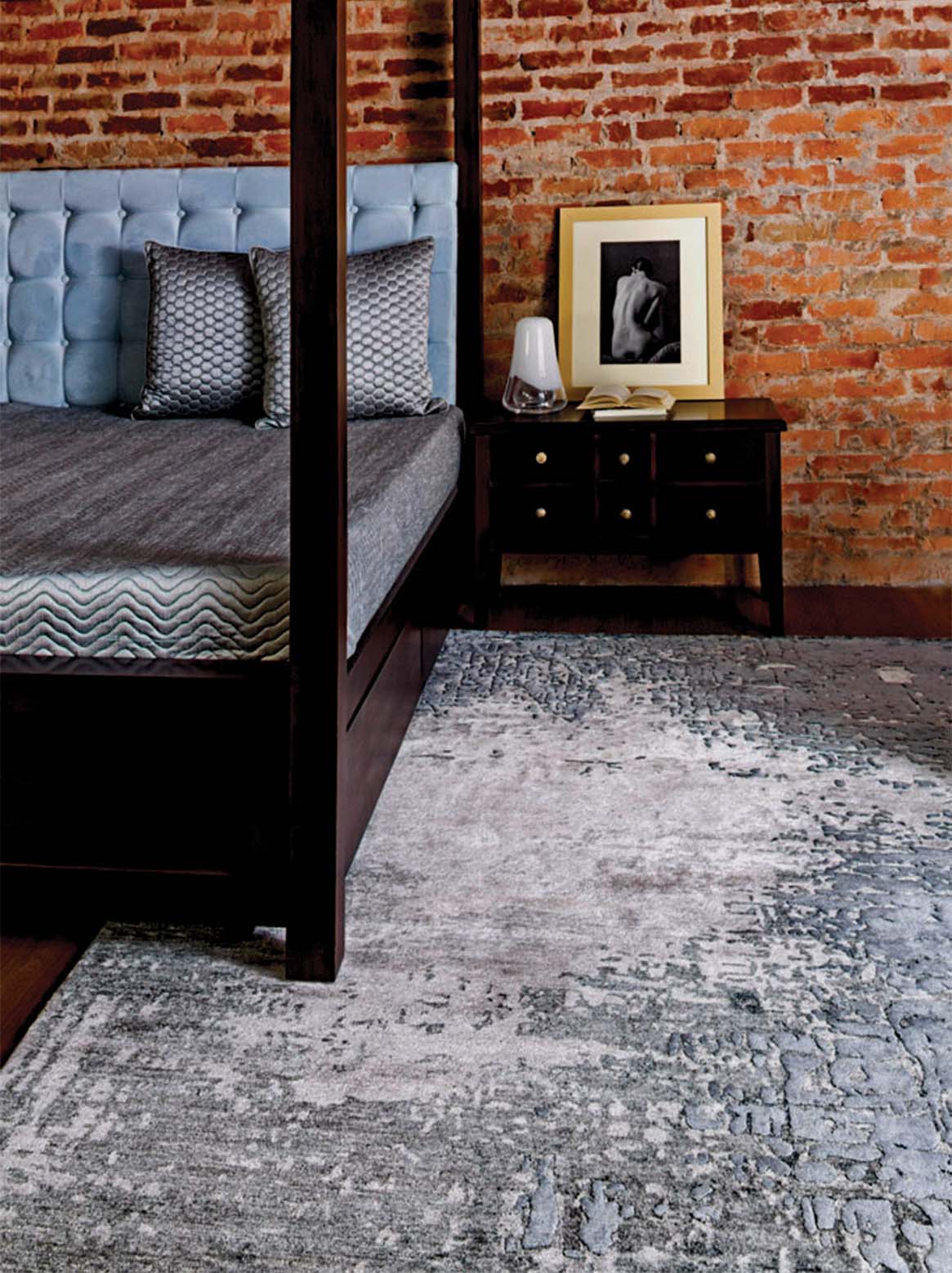 Luxury carpet in Grey Blue color and 6' x 9' size