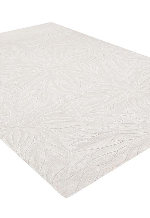 Luxury carpet in Silver color and 5'6" x 8' size