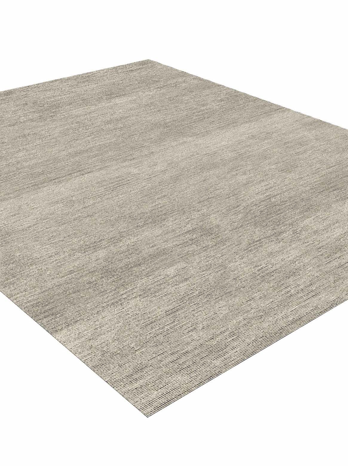 Luxury carpet in Silver color and 6' x 9' size