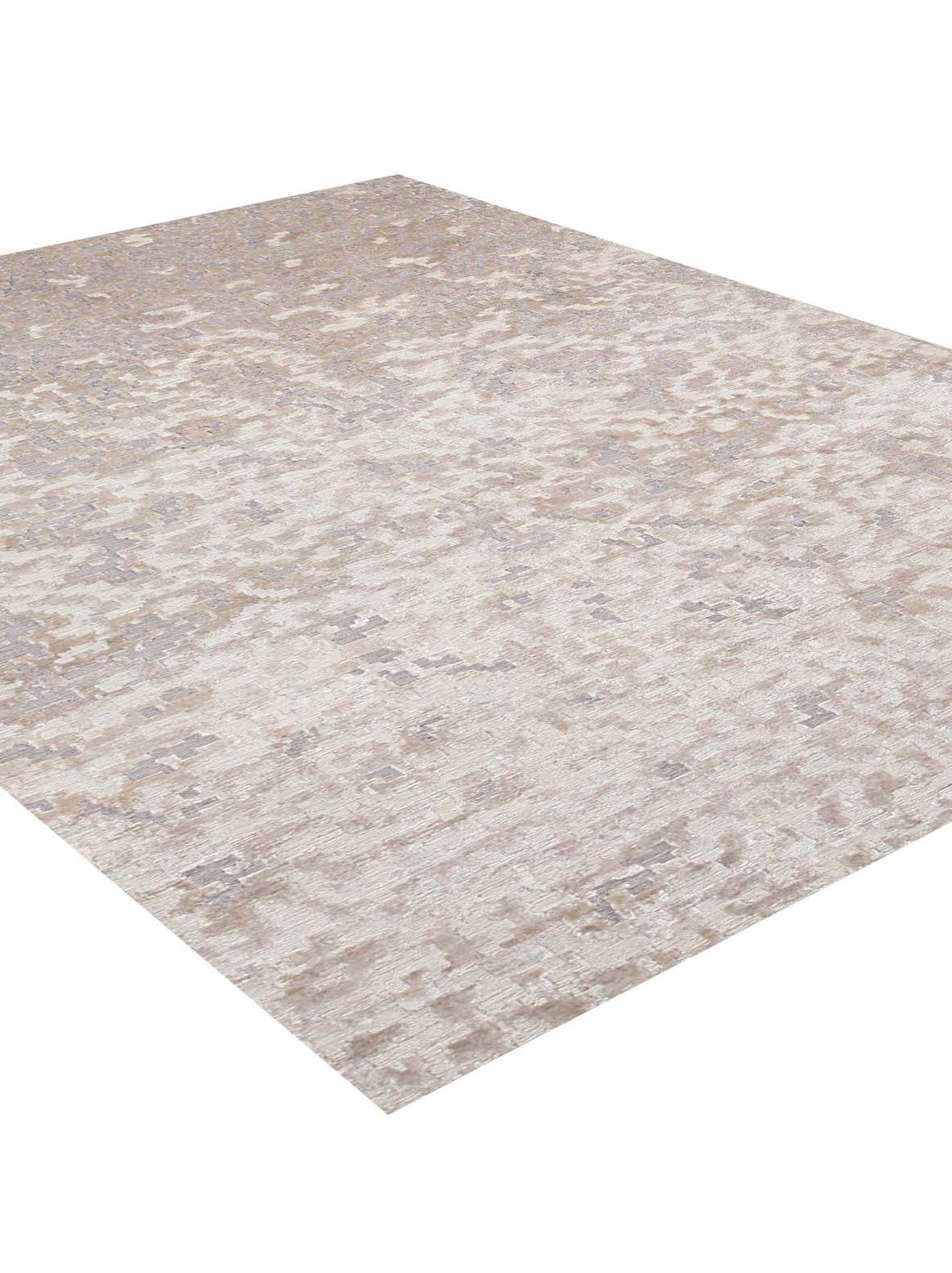 Luxury carpet in Silver color and 6' x 9' size
