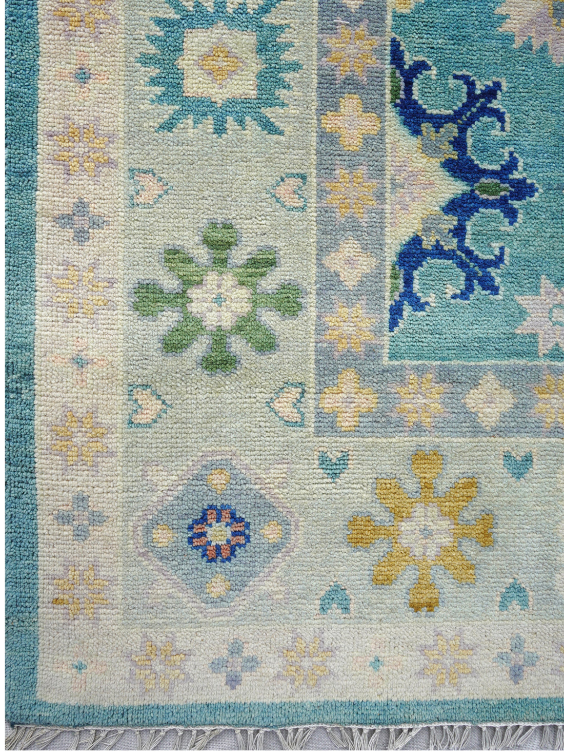 Luxury hand knotted carpet made from 100% Wool in grey beige color and 9' x 12' size