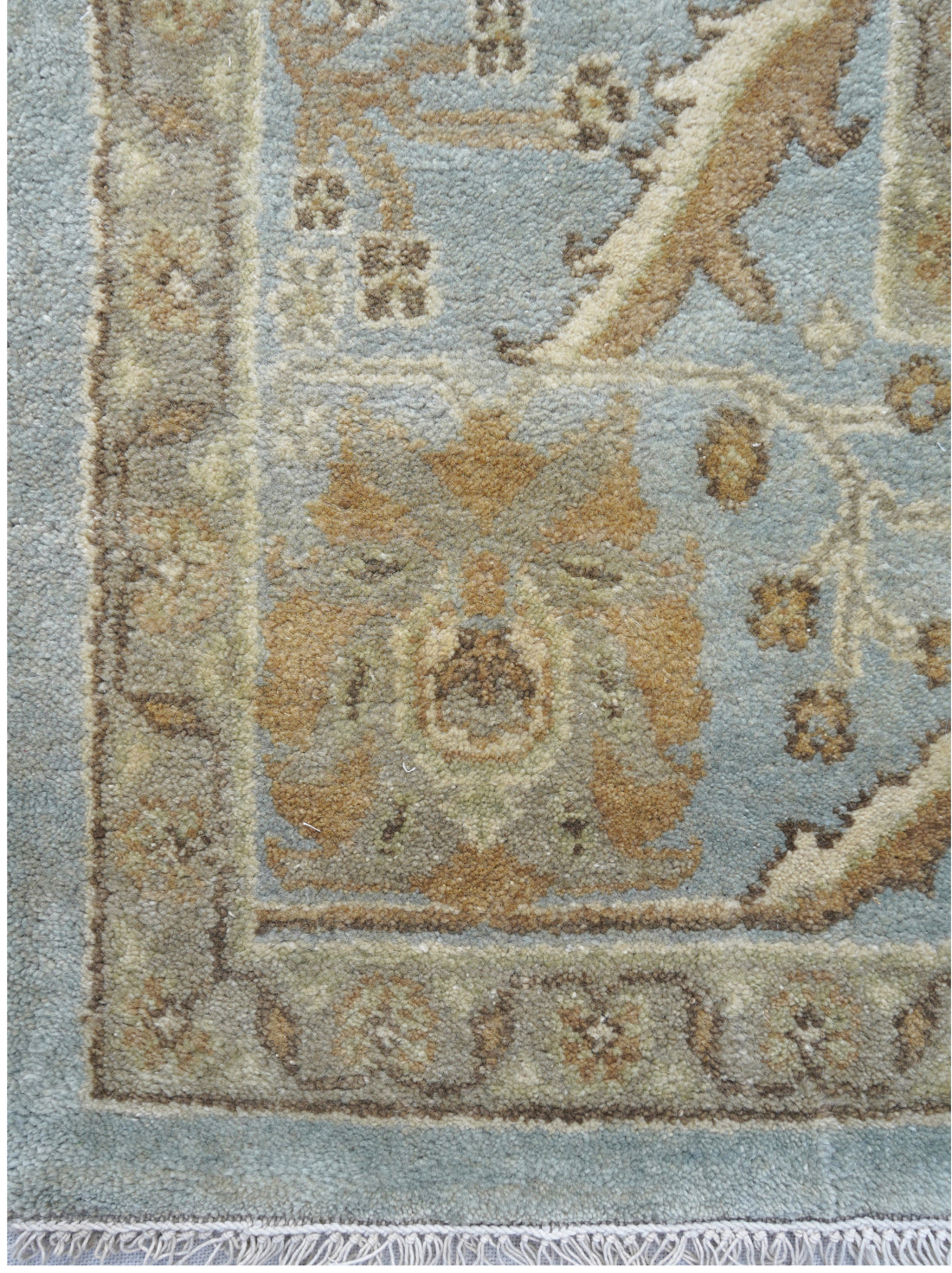 Luxury hand knotted carpet made from 100% Wool in assorted color and 9' x 12' size