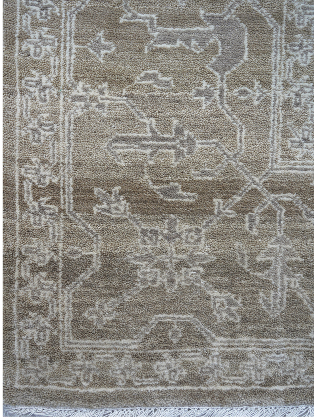 Luxury hand knotted carpet made from 100% Wool in assorted color and 10' x 14' size