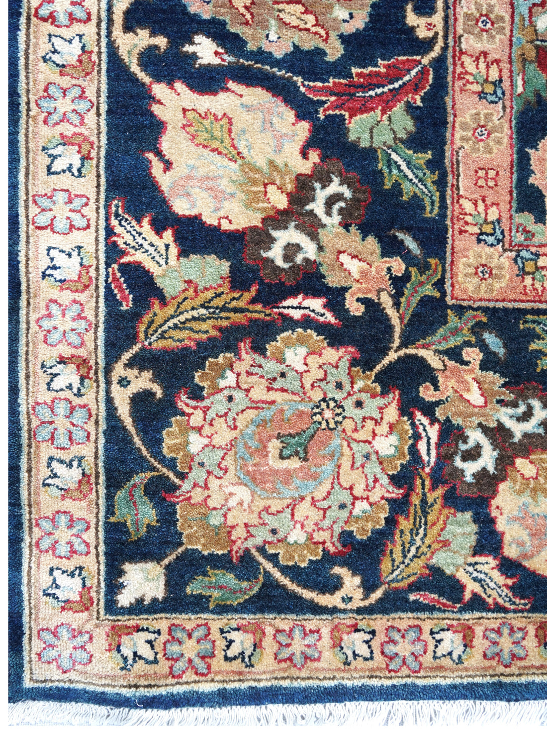Luxury hand knotted carpet made from 100% Wool in assorted color and 10' x 14' size