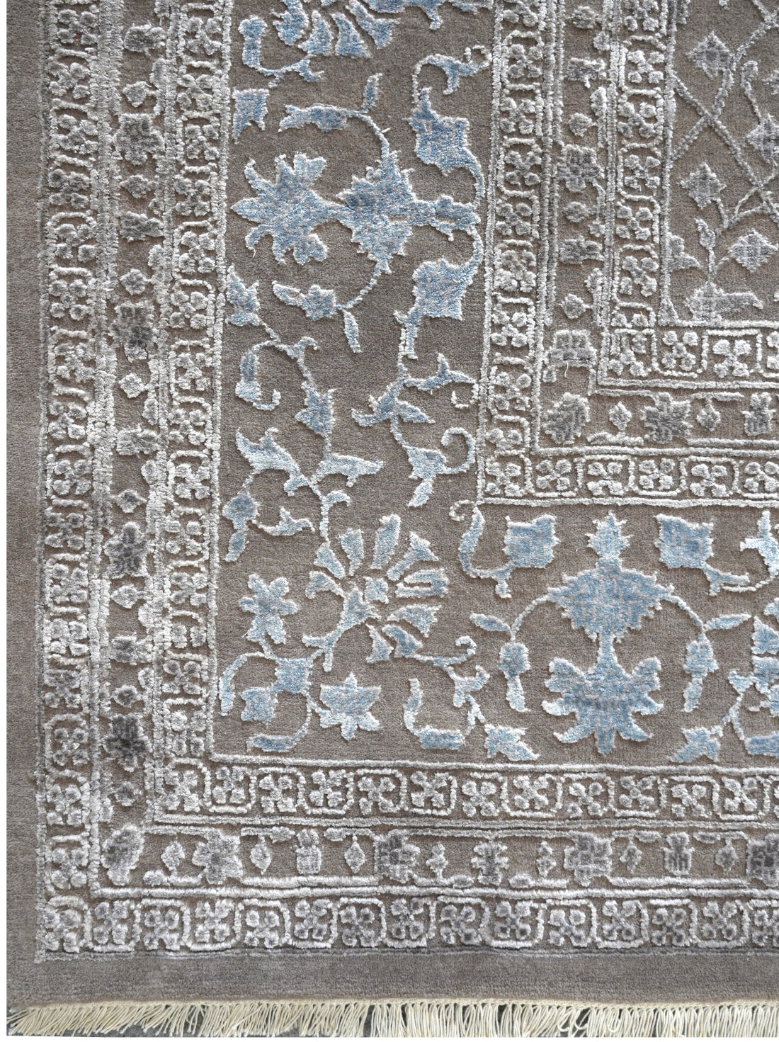 Luxury hand knotted carpet made from 100% Wool in assorted color and 8' x 11'3" size