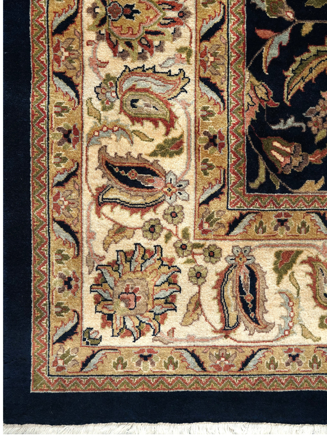 Luxury hand knotted carpet made from 100% Wool in cream & black color and 7'6" x 9'6" size
