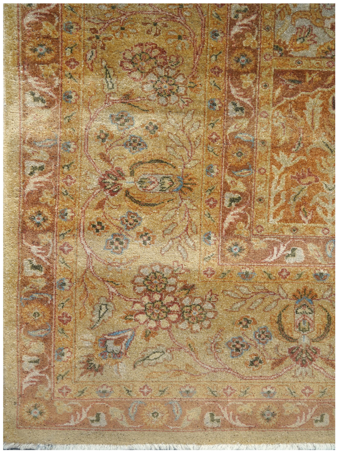 Luxury hand knotted carpet made from 100% Wool in lt. gold color and 8' x 10' size