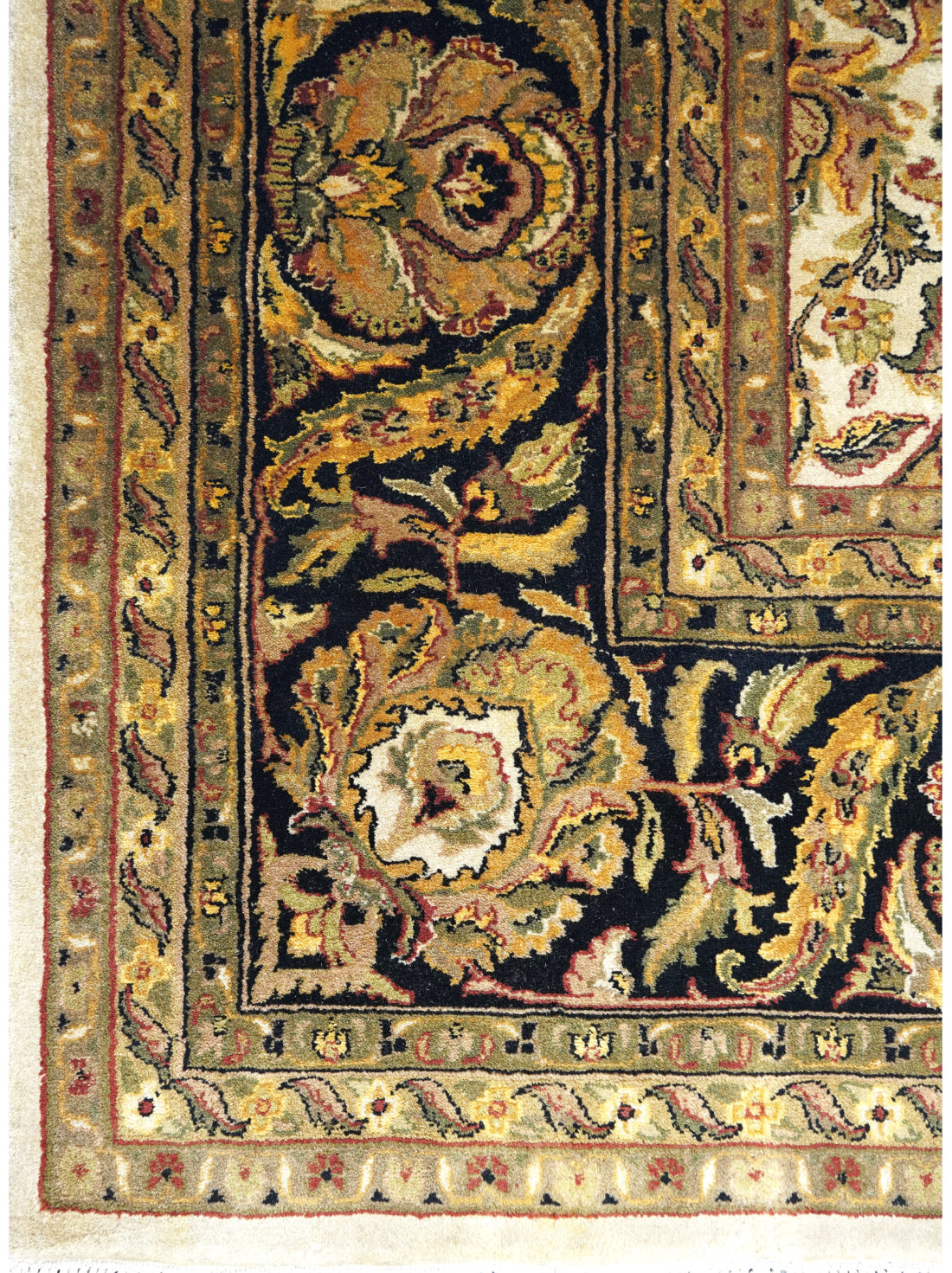 Luxury hand knotted carpet made from 100% Wool in cream & black color and 9' x 12' size