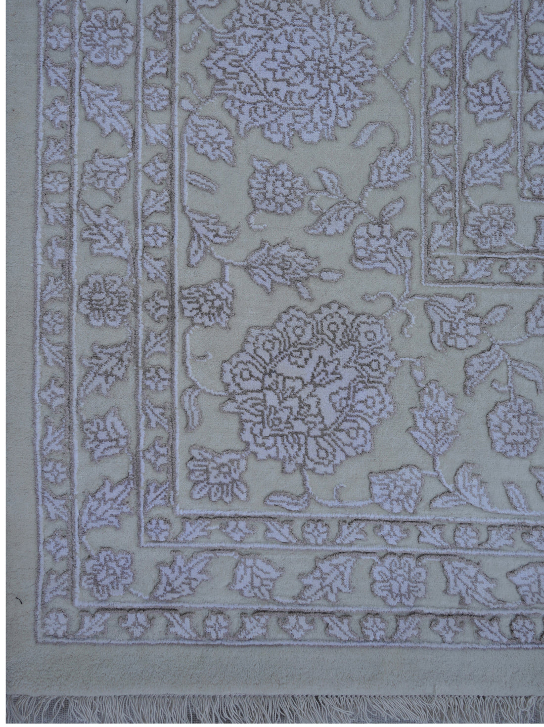 Luxury hand knotted carpet made from 100% Wool in cream color and 12' x 15' size