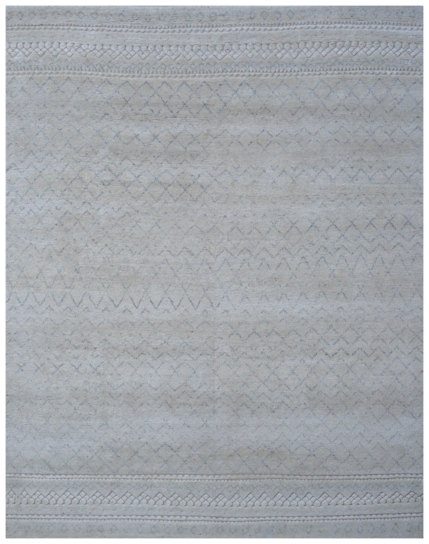 Luxury hand knotted carpet made from 100% Wool