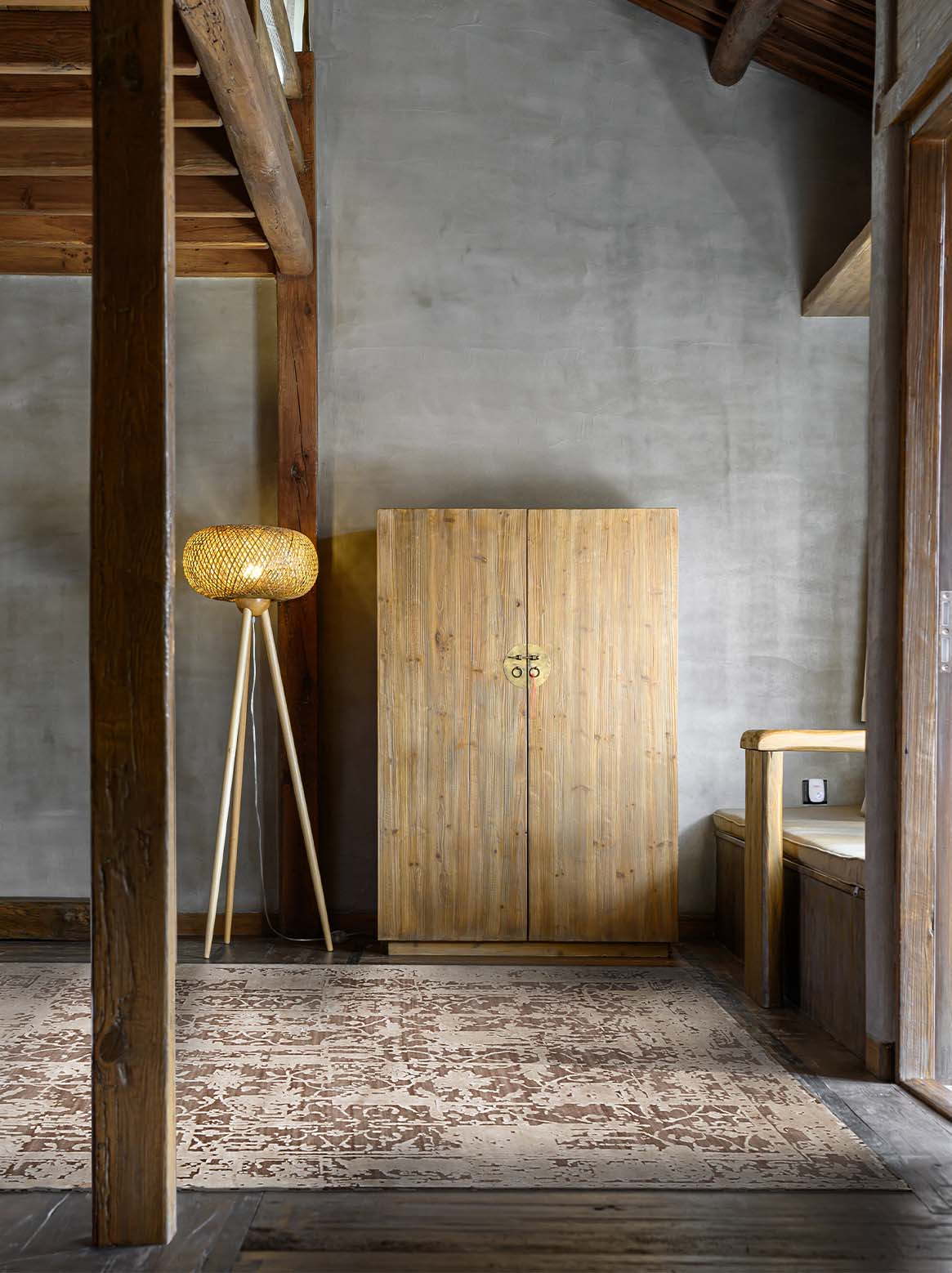 Luxury carpet in Beige color and 6' x 9' size