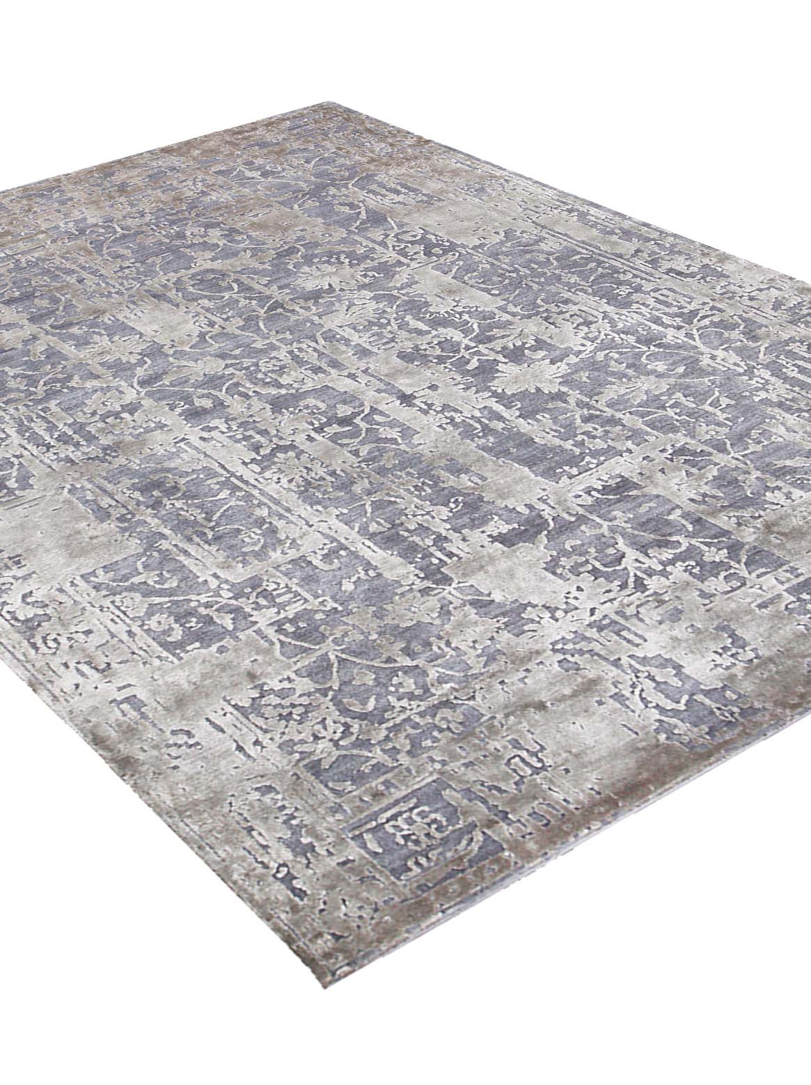 Luxury carpet in Grey color and 6' x 9' size