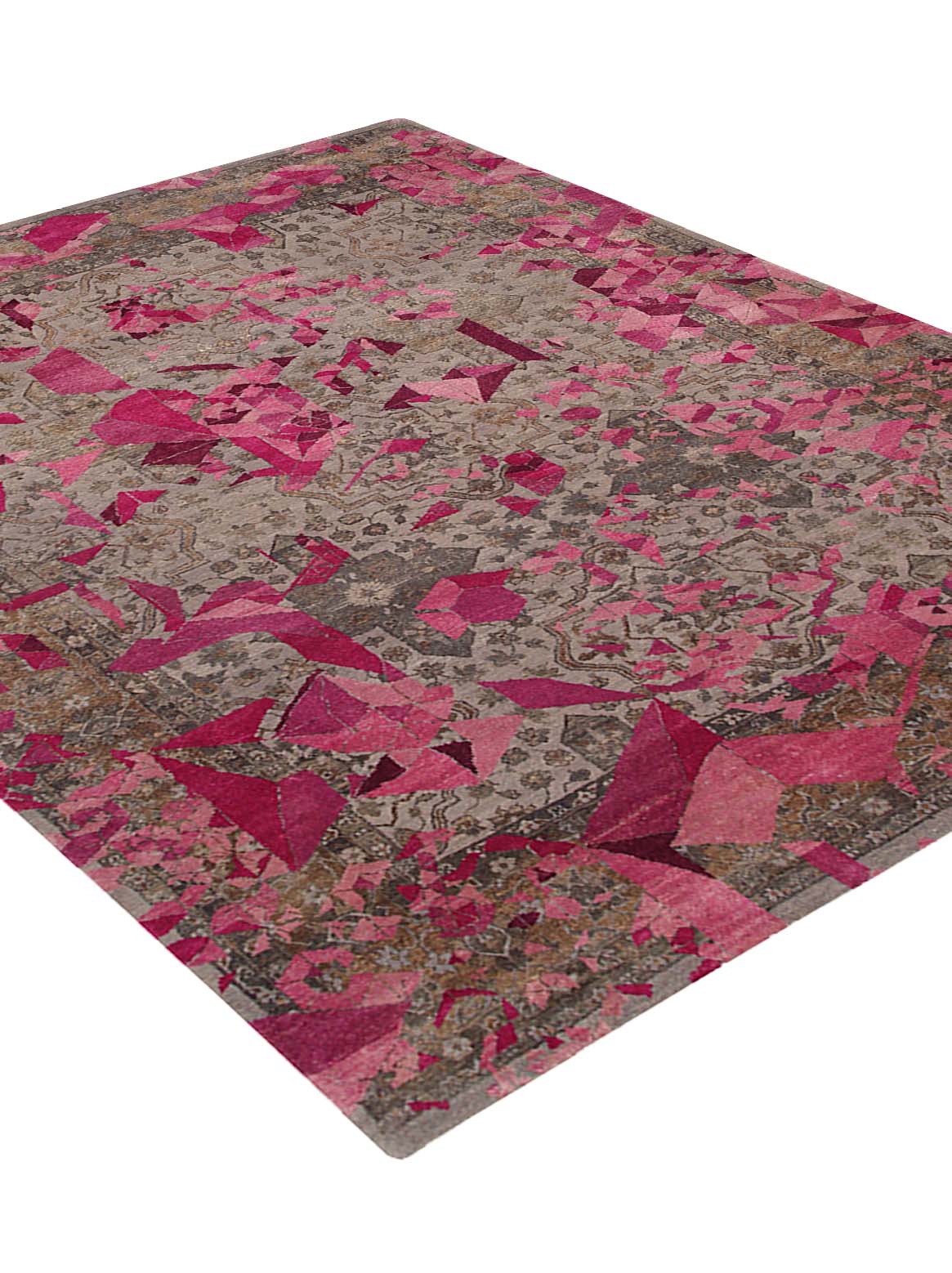 Luxury carpet in Fuchsia color and 6' x 9' size