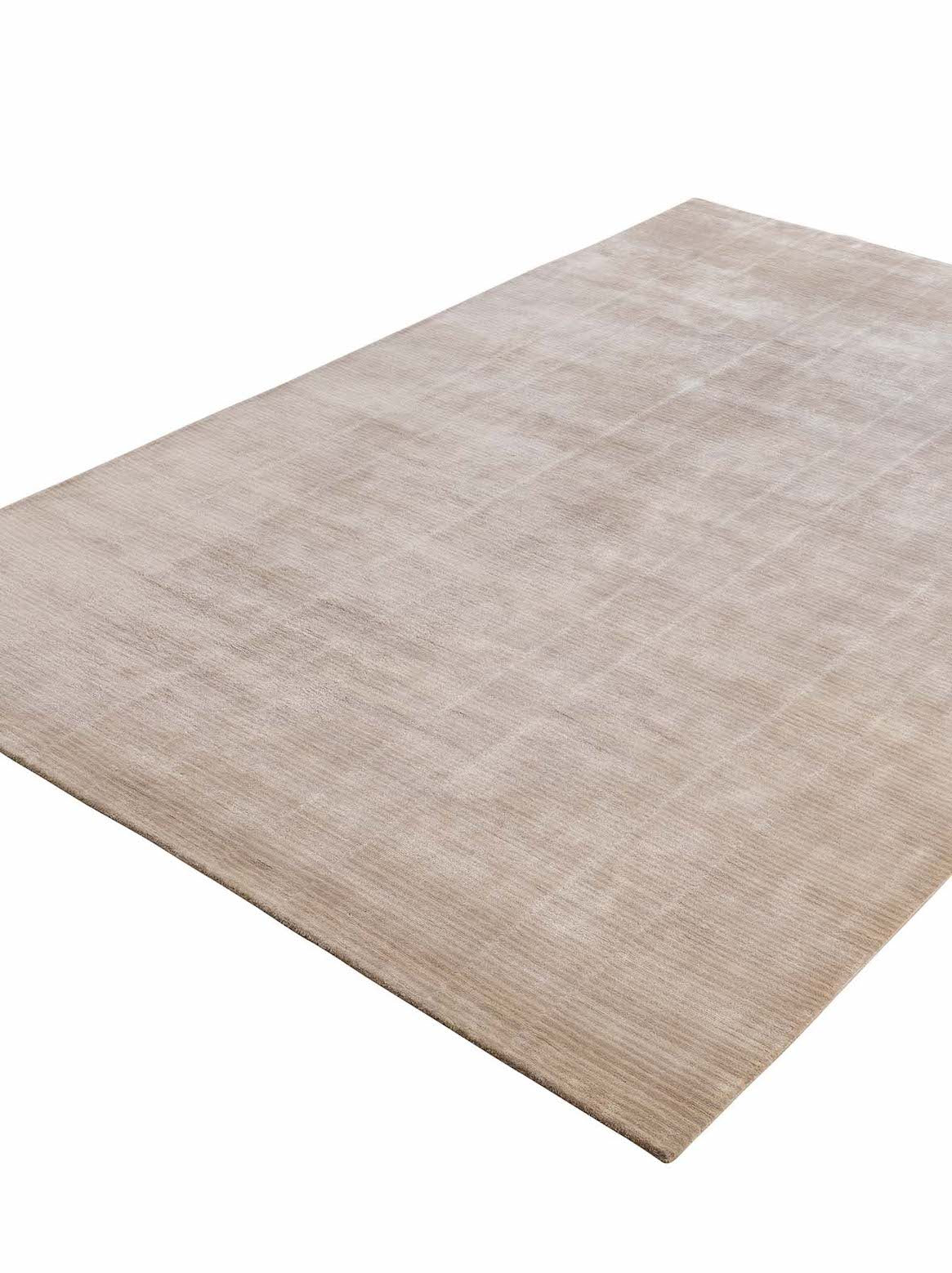 Luxury hand knotted carpet made from Pure Silk in silver color and 4'6" x 6'6" size