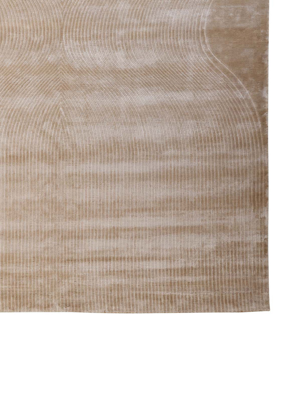Product: Luxury Carpet | Color: Ivory | Size: 5'6" x 8'