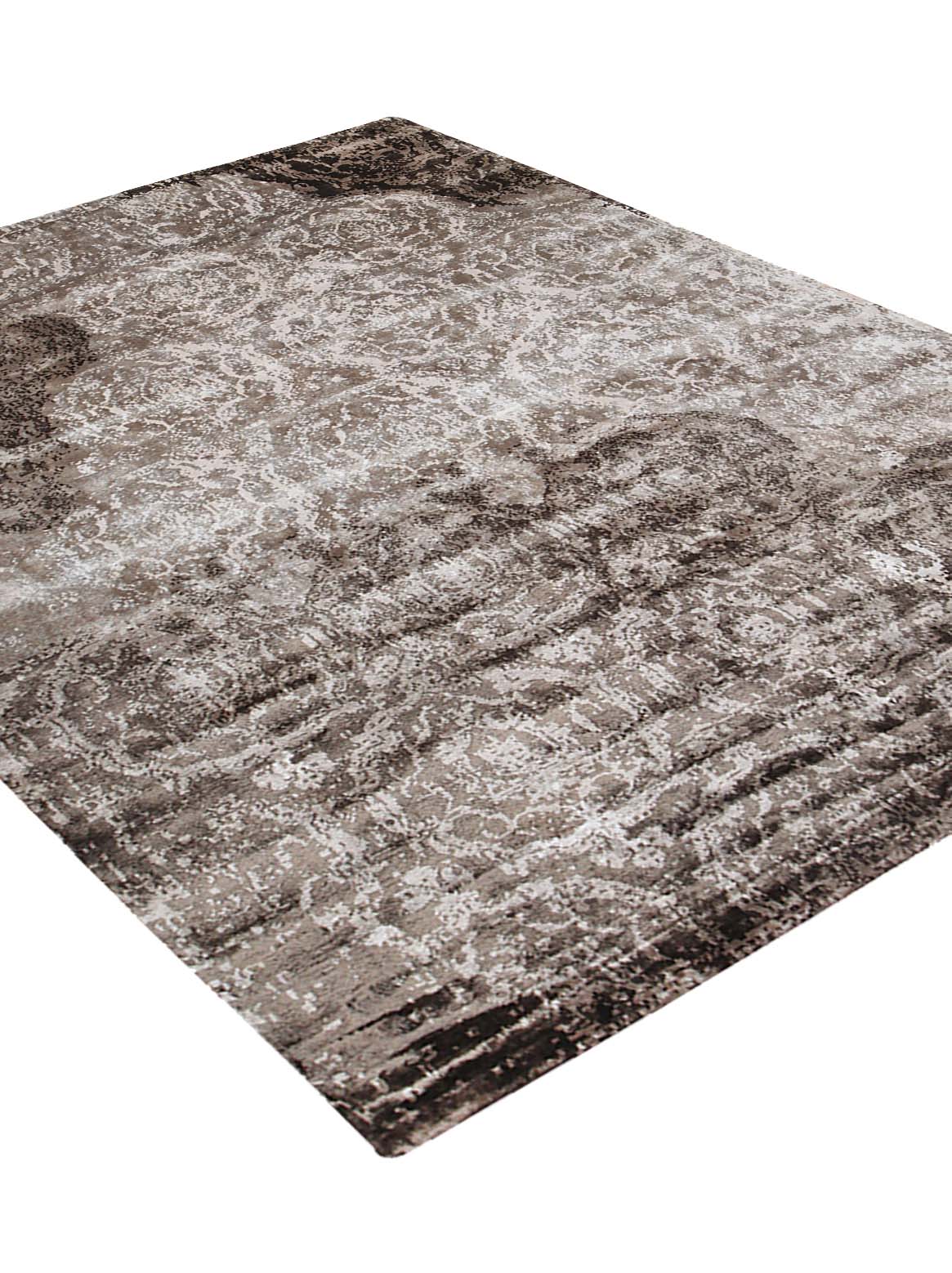 Luxury carpet in Taupe color and 6' x 9' size