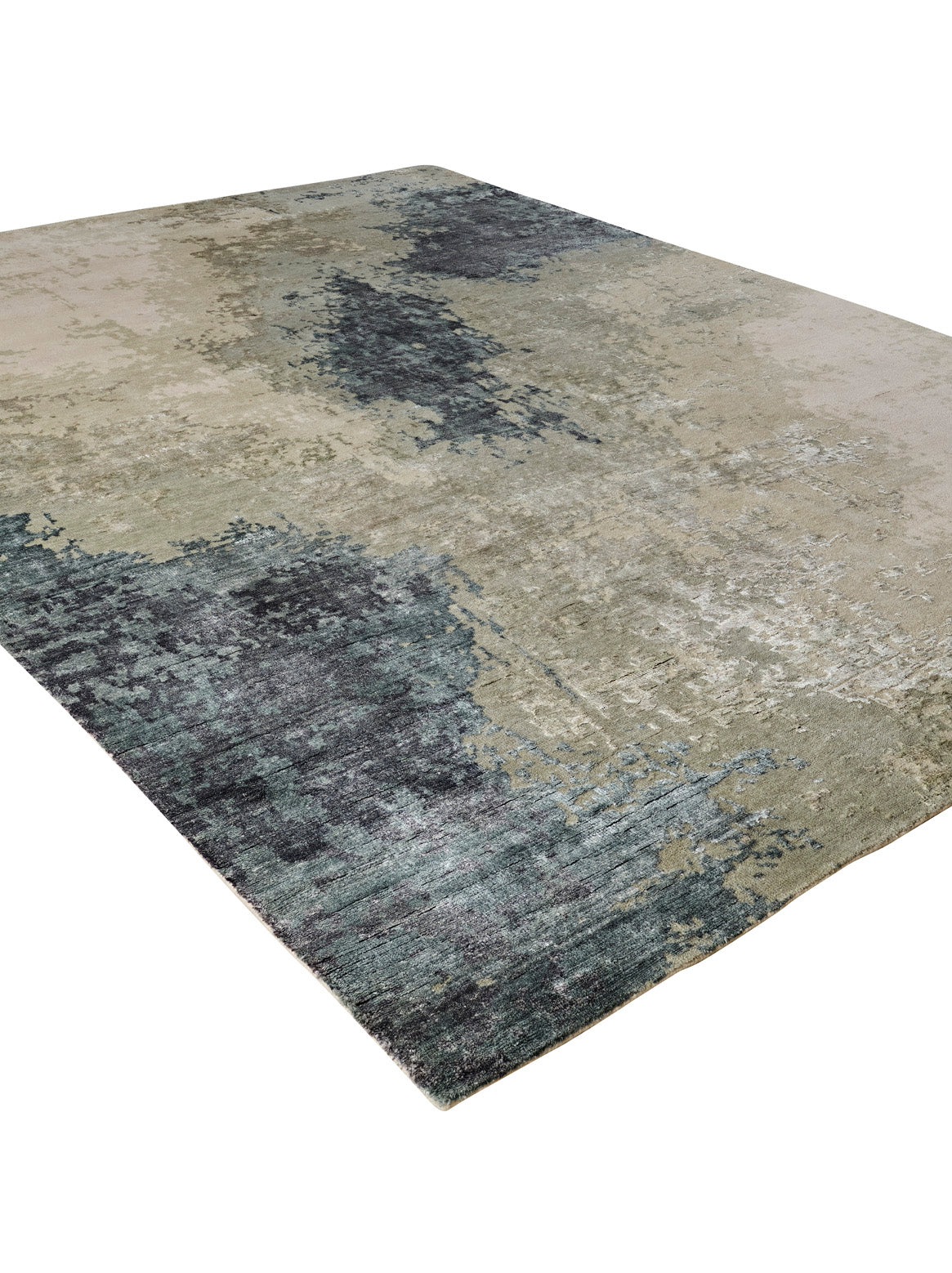 Luxury carpet in GREEN color and 9' x 12' size