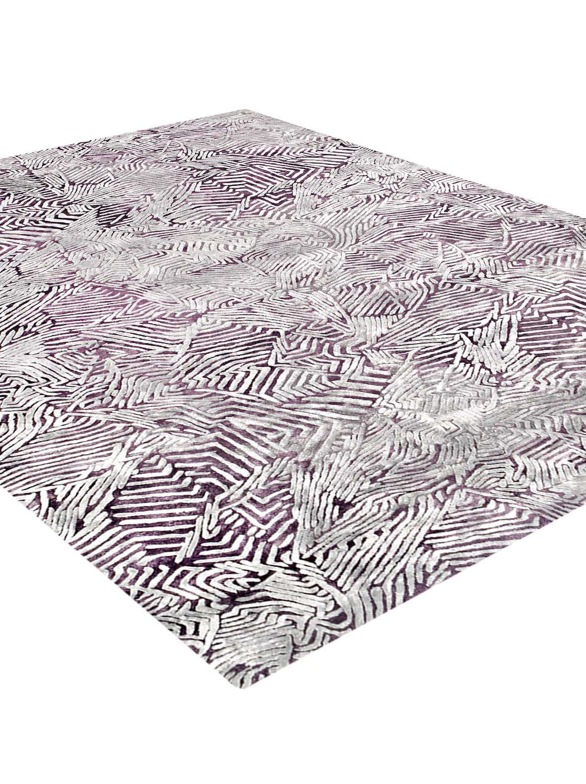 Luxury carpet in Mauve color and 4'6" x 6'6" size