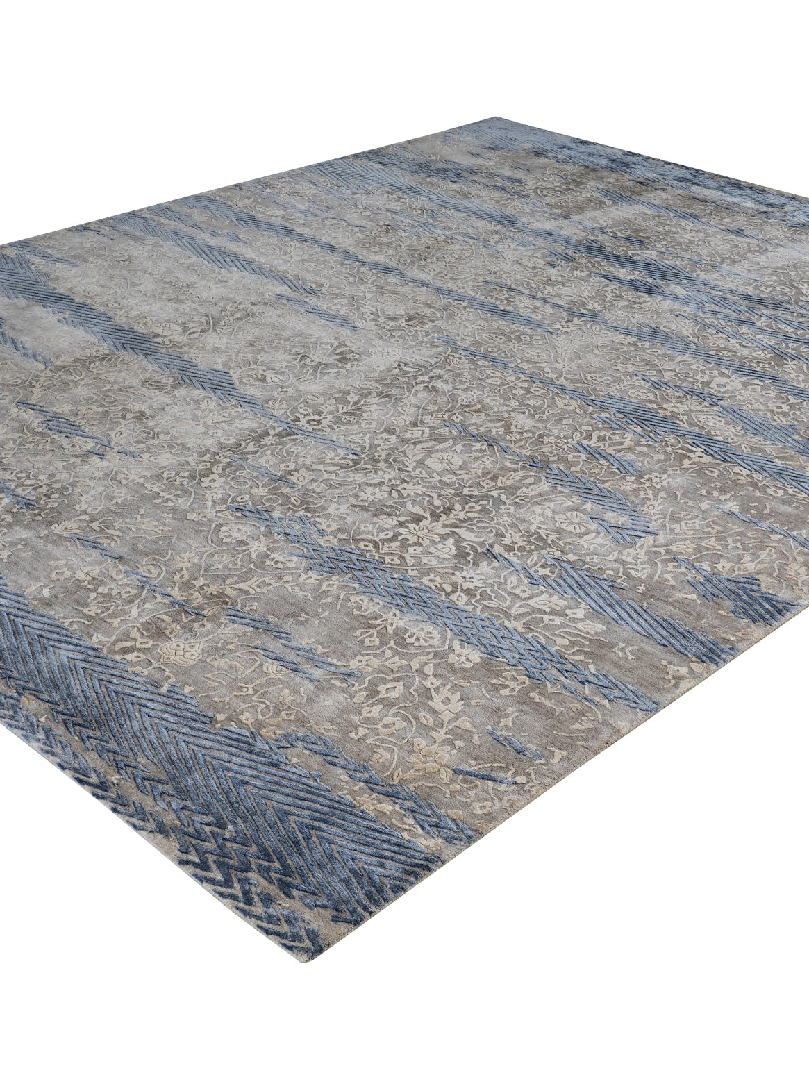Luxury carpet in Yale Blue color and 6' x 9' size