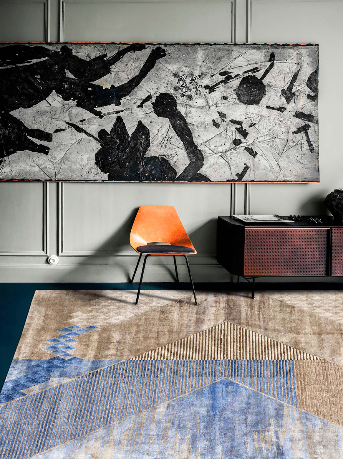 Luxury carpet in Blue color and 4'6" x 6'6" size