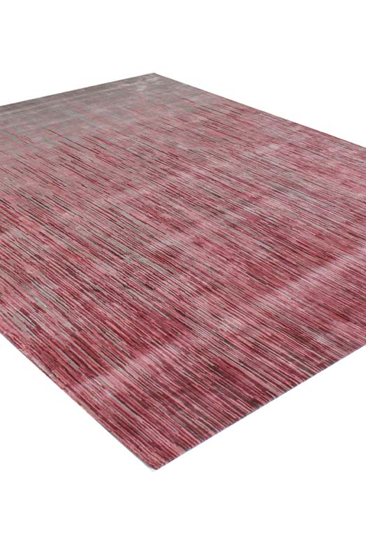 Luxury carpet in Mauve color and 6' x 9' size