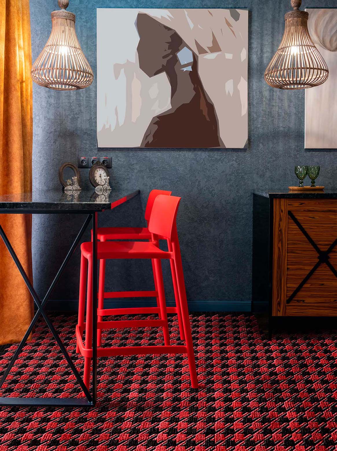 Luxury carpet in Red & Black color and 4'6" x 6'6" size
