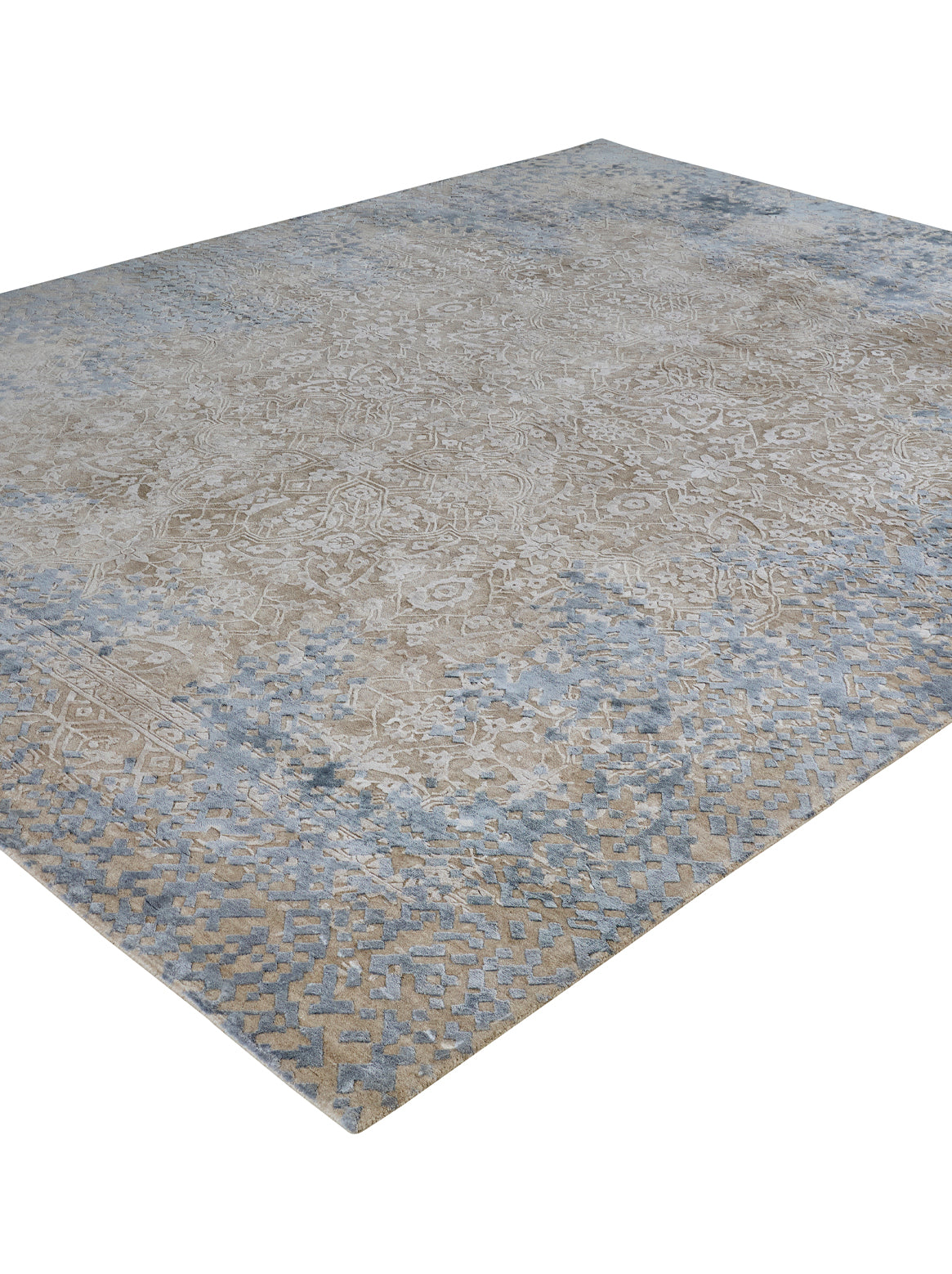 Luxury carpet in Grey color and 6' x 9' size