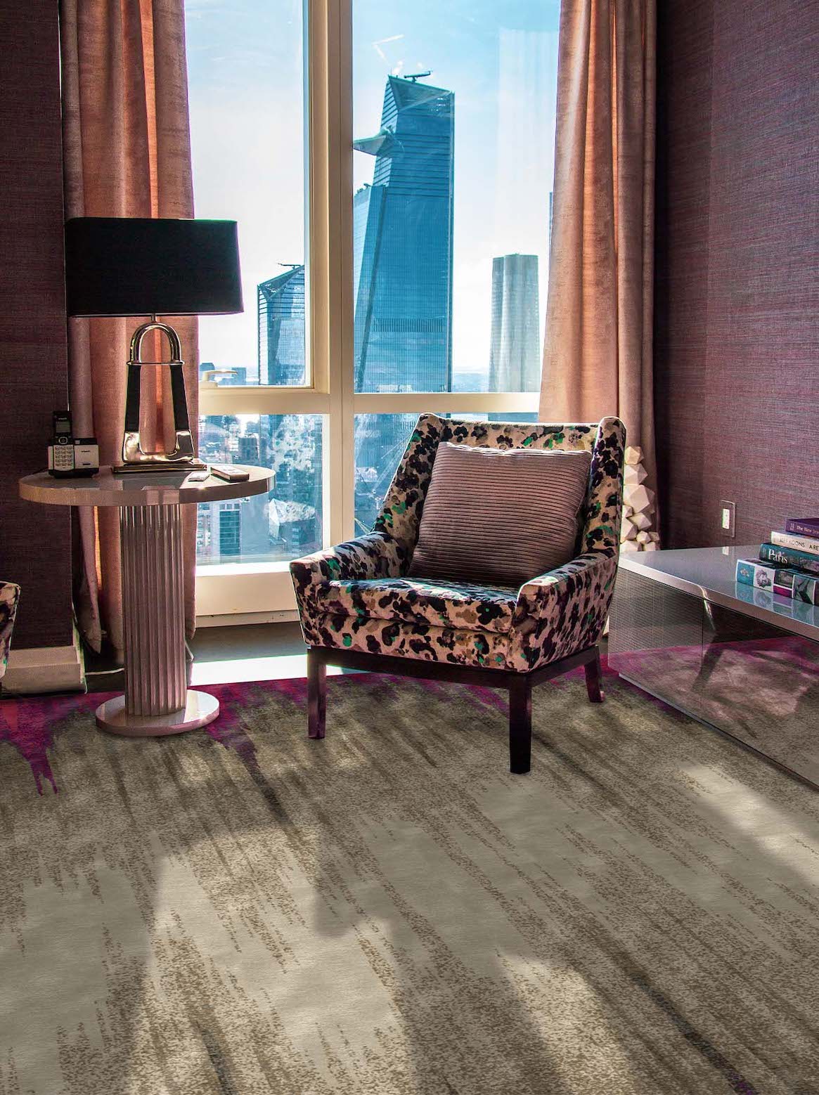 Luxury carpet in Fuchsia color and 4'6" x 6'6" size