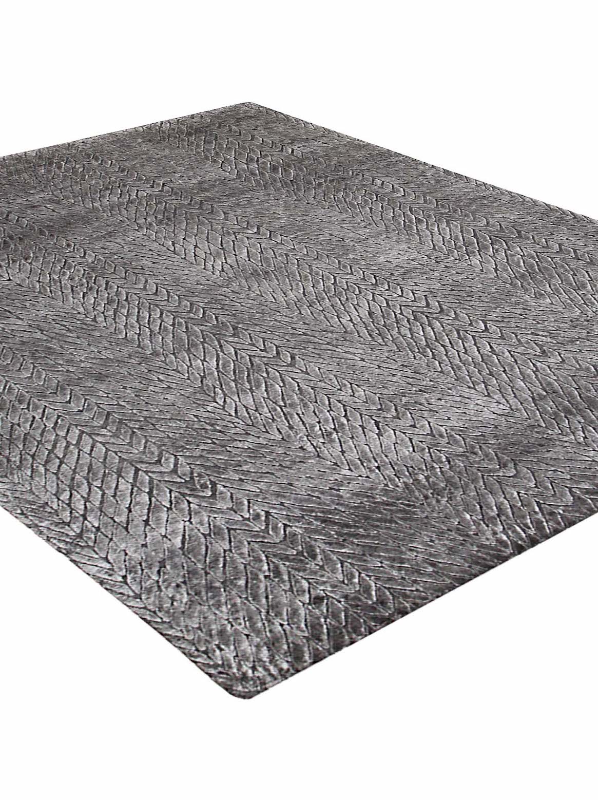 Luxury carpet in Grey color and 5'6" x 8' size