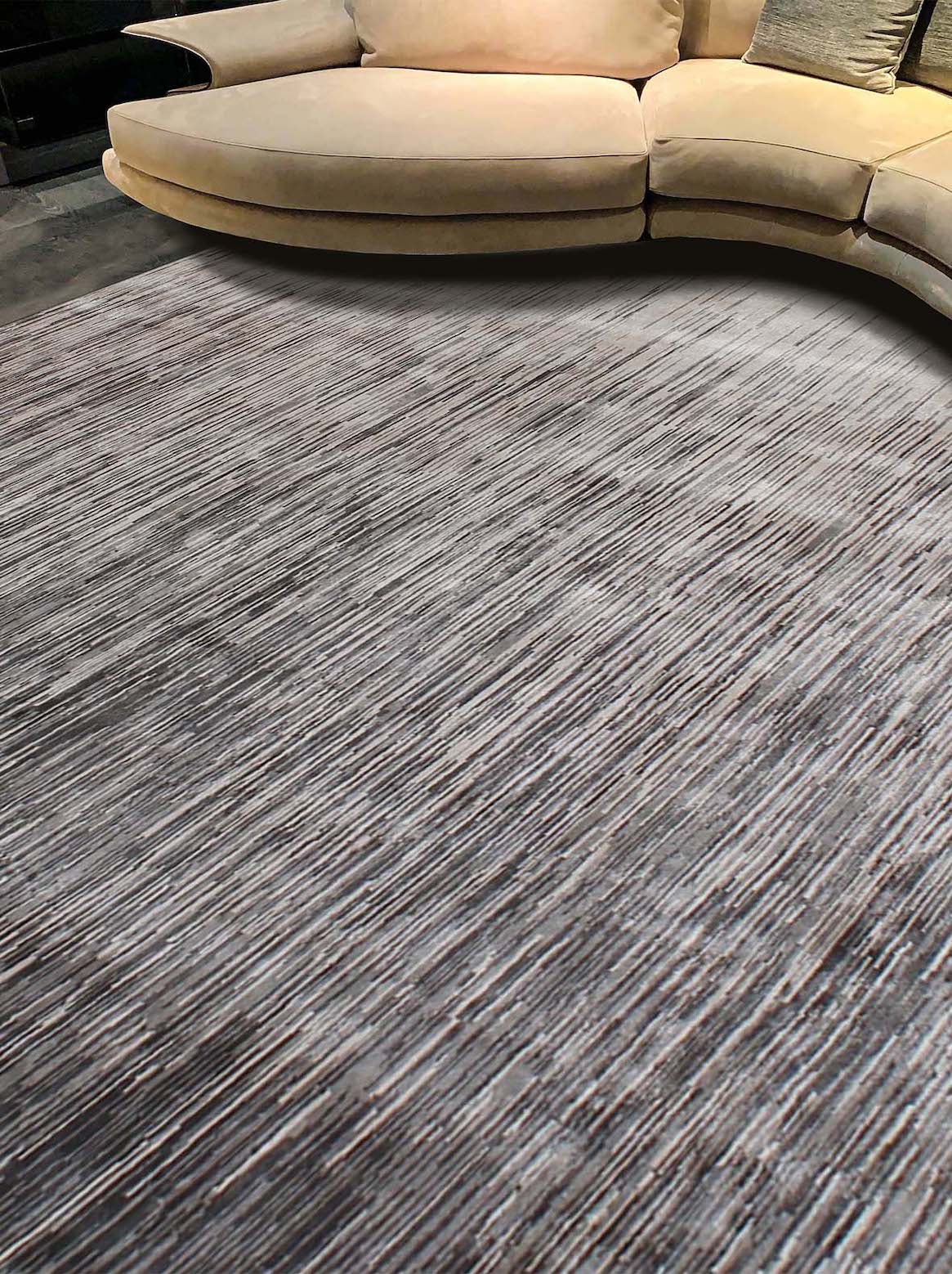 Luxury carpet in Silver Grey color and 6' x 9' size
