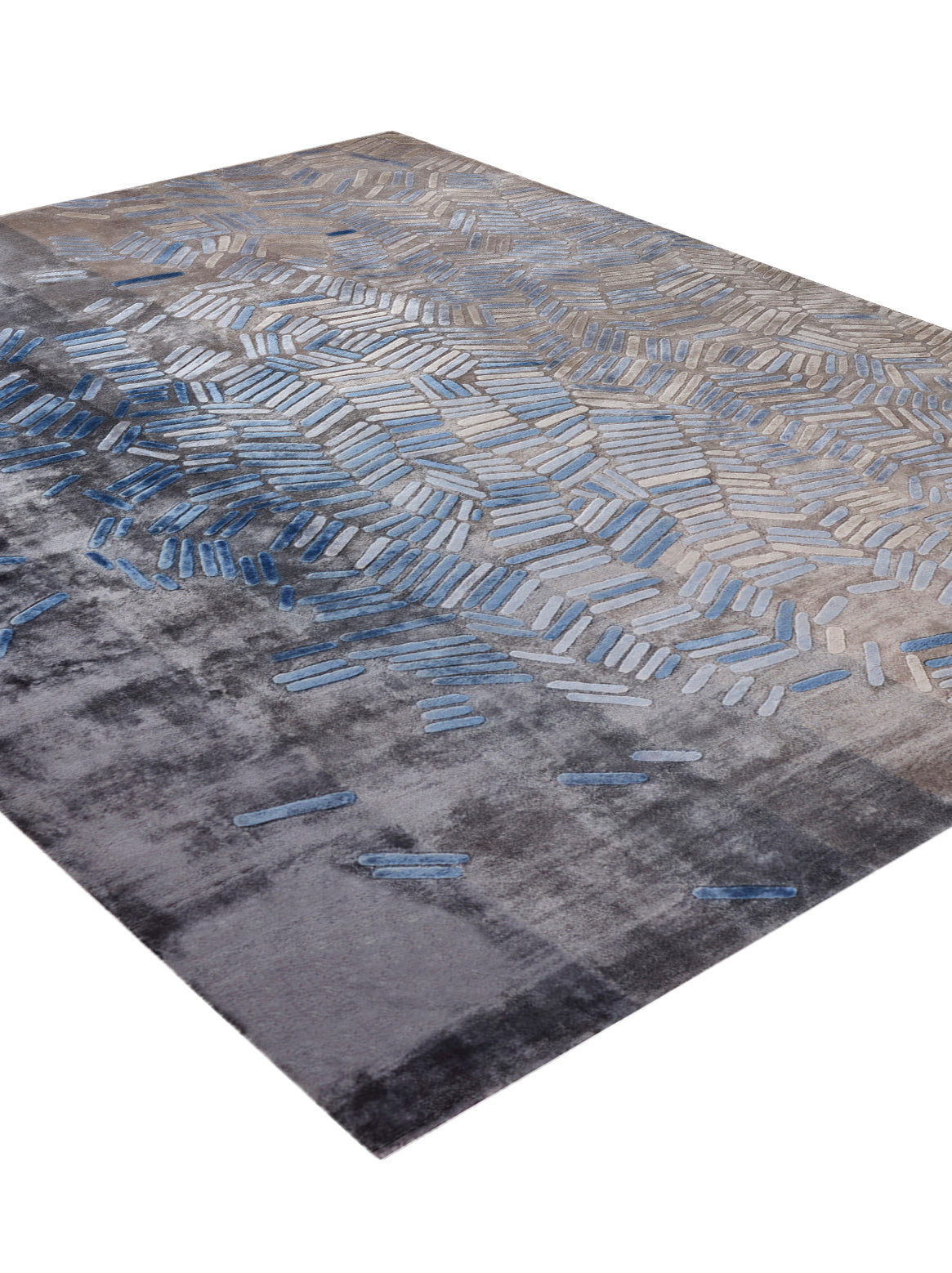 Luxury carpet in Blue color and 6' x 9' size