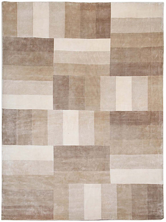 Luxury hand knotted carpet made from Botanical Silk