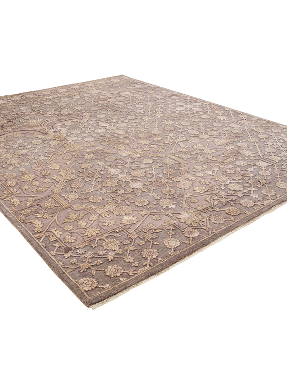 Luxury carpet in Silver Grey color and 6' x 9' size