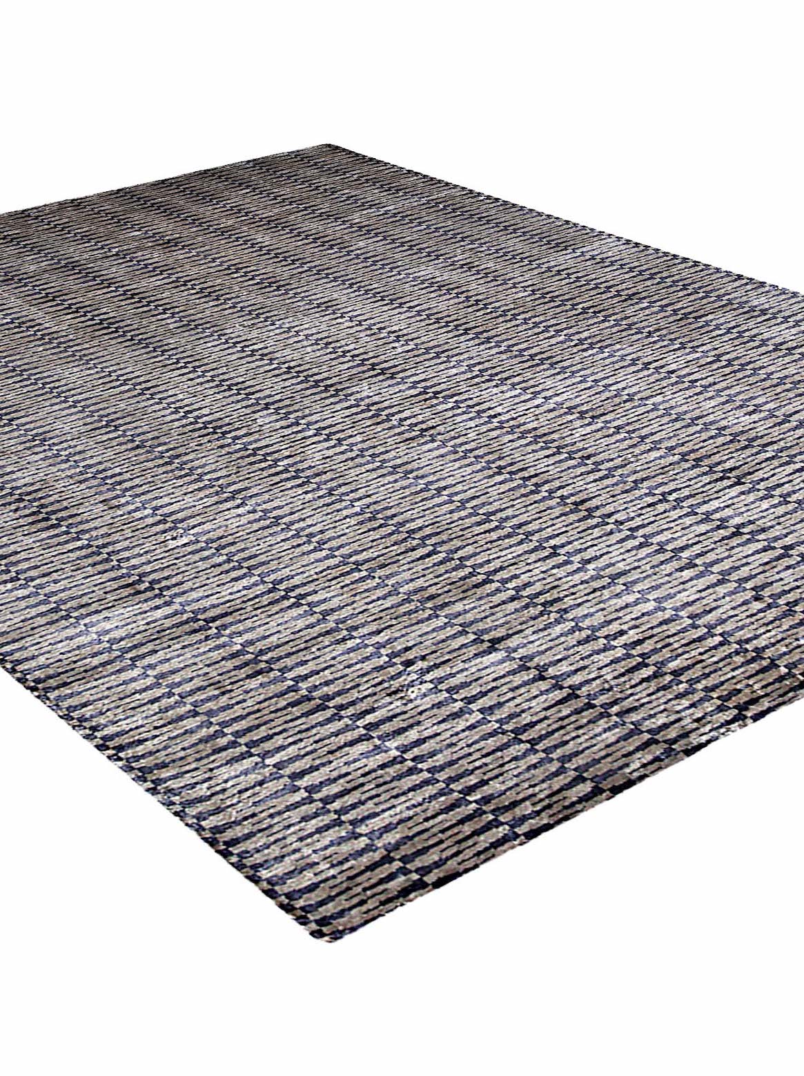 Luxury carpet in Grey color and 6' x 9' size