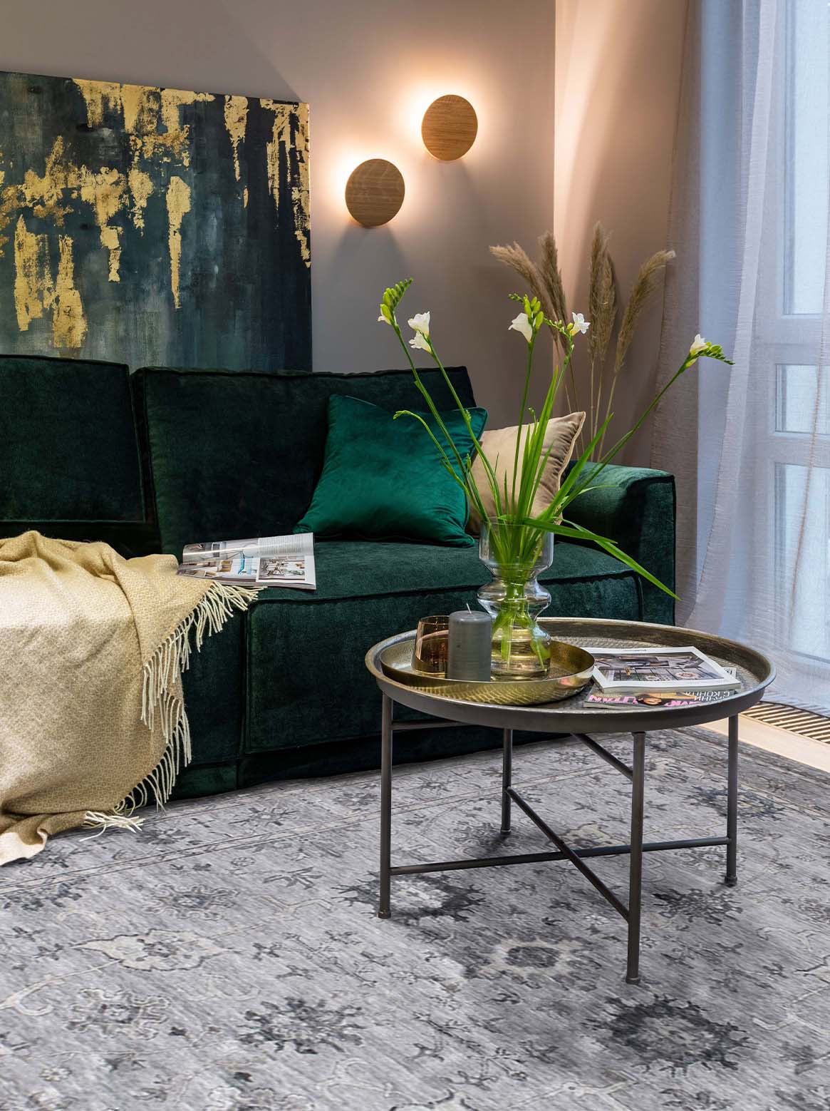 Luxury carpet in Silver color and 8' x 10' size