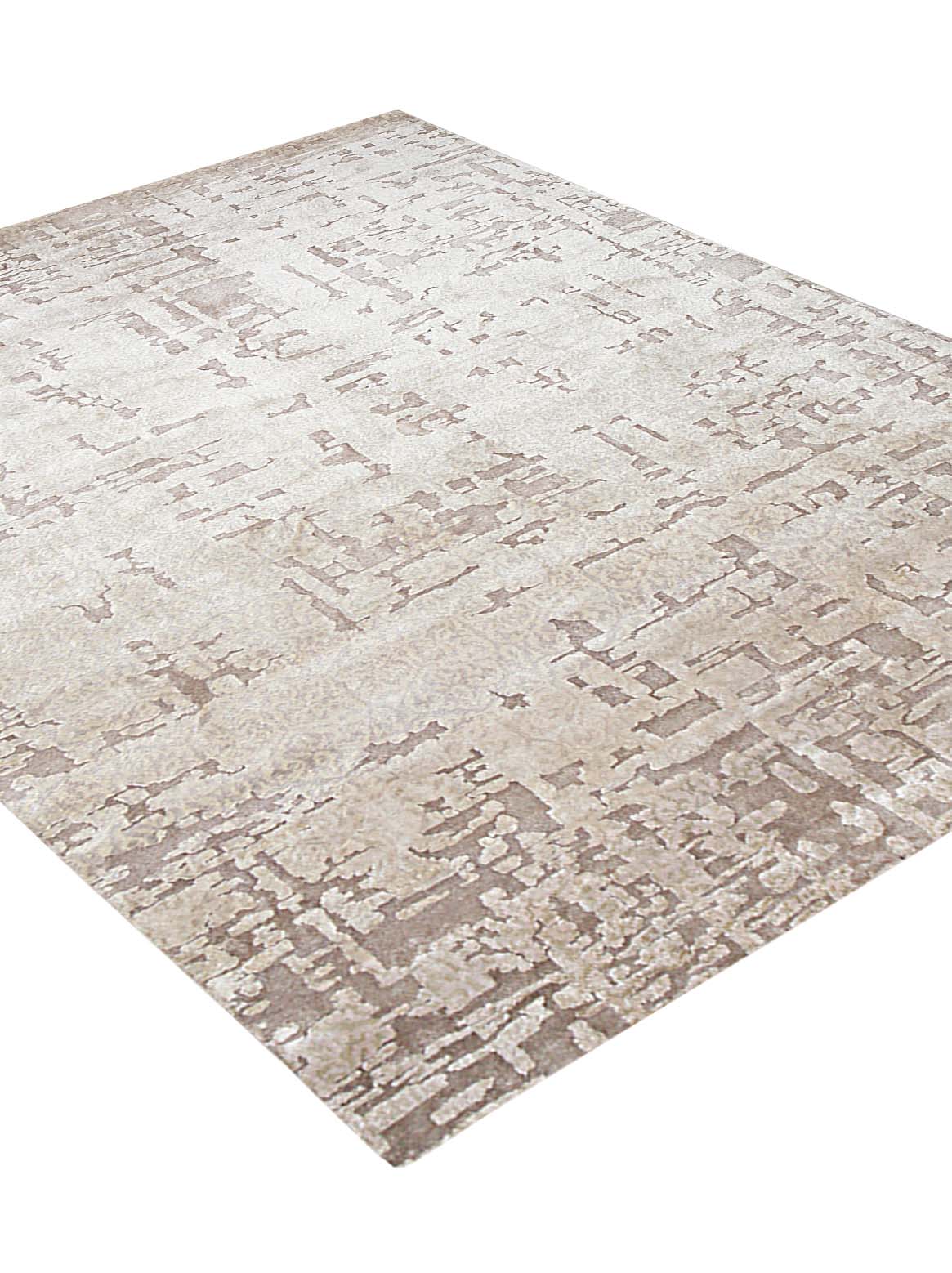 Luxury carpet in Beige color and 6' x 9' size
