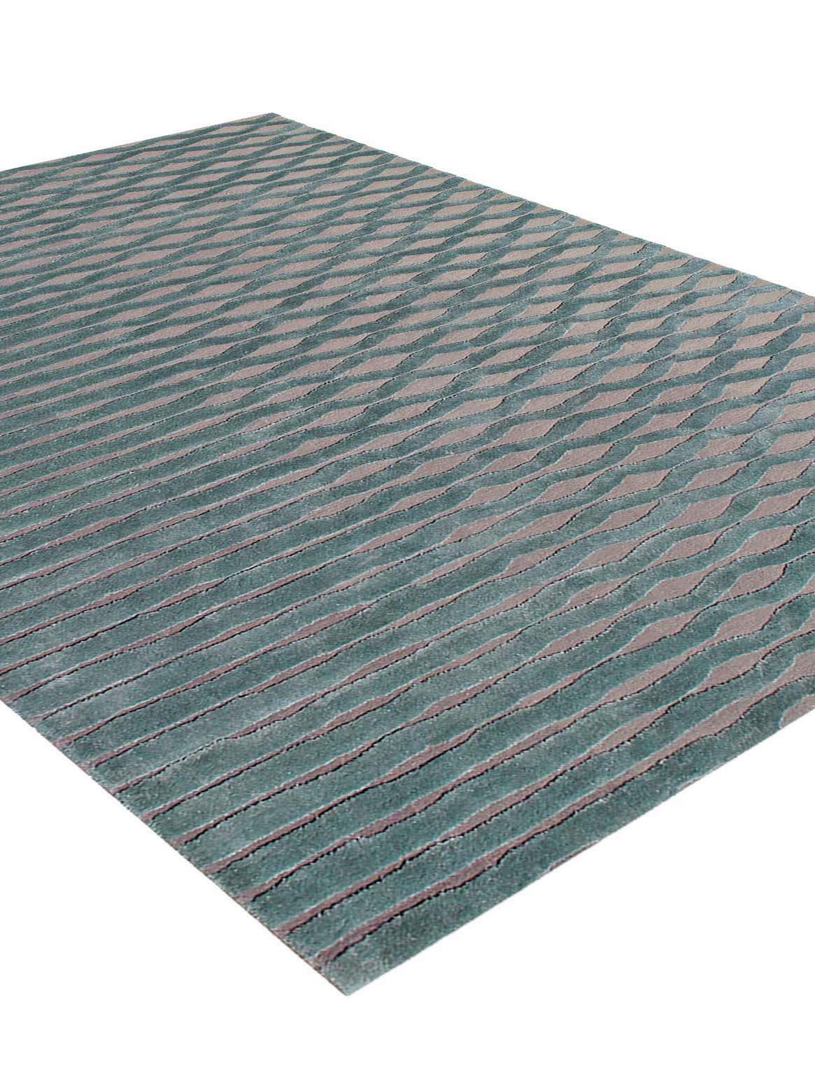 Luxury carpet in Mirage Grey color and 4'6" x 6'6" size
