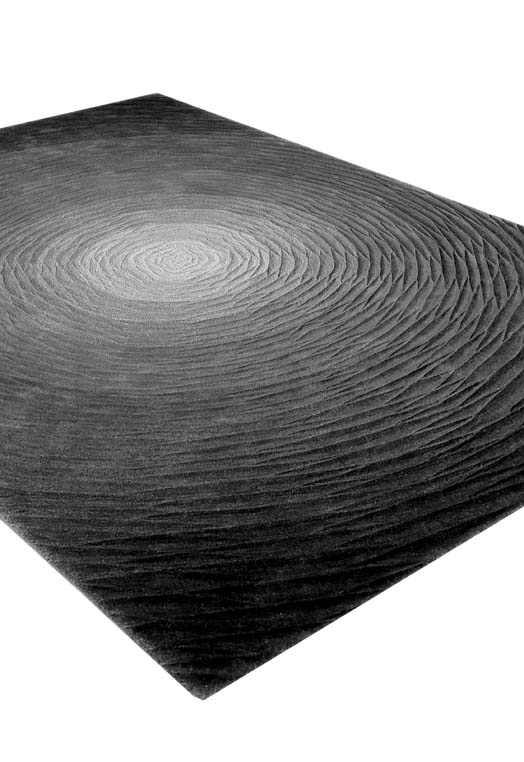 Luxury carpet in Black & White color and 5'6" x 8' size