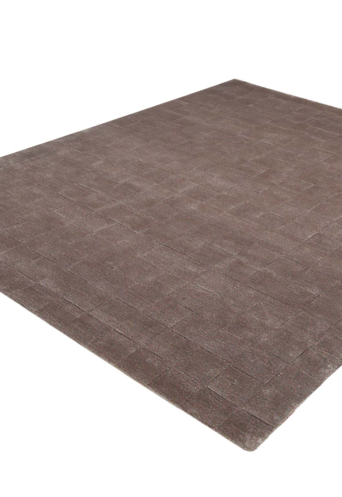 Luxury carpet in Grey color and 5'6" x 8' size