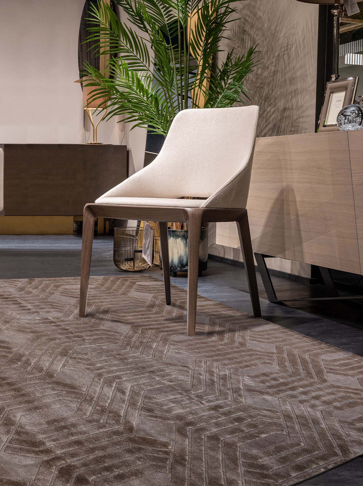 Luxury carpet in Beige color and 6' x 9' size