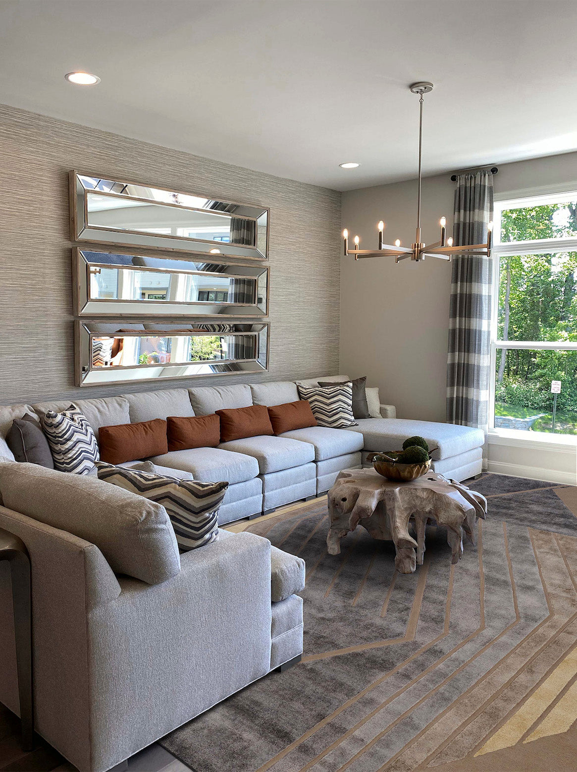 Luxury carpet in Silver Gold color and 4'6" x 6'6" size
