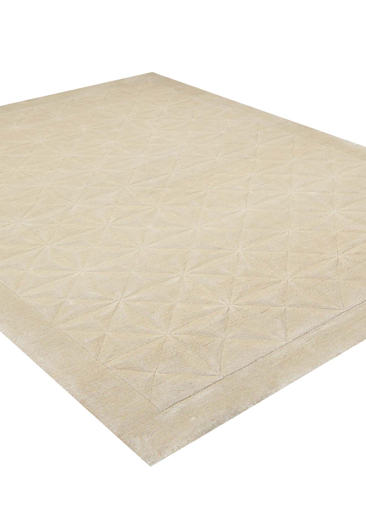 Luxury carpet in Beige color and 5'6" x 8' size