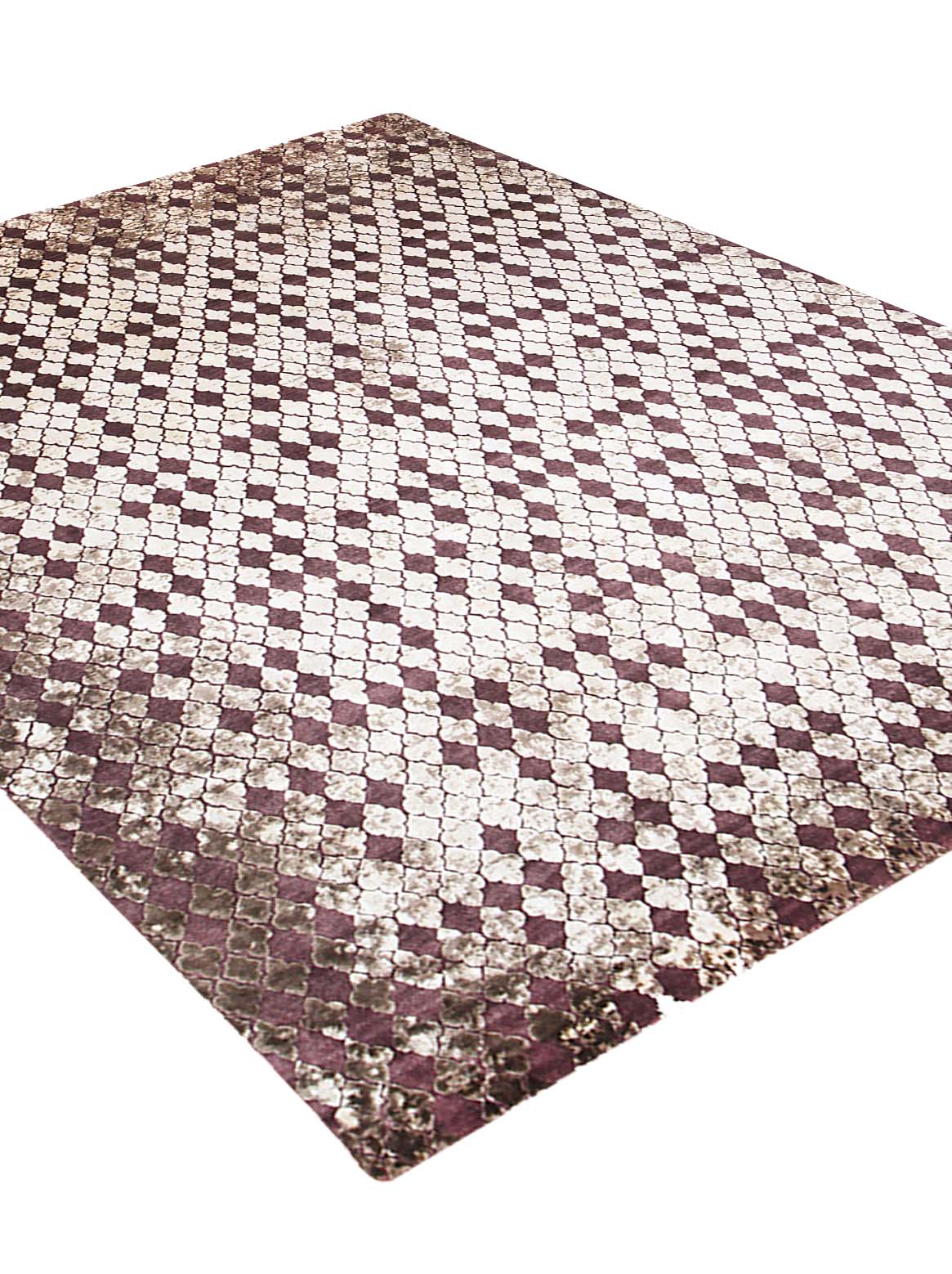 Luxury carpet in Mauve color and 6' x 9' size