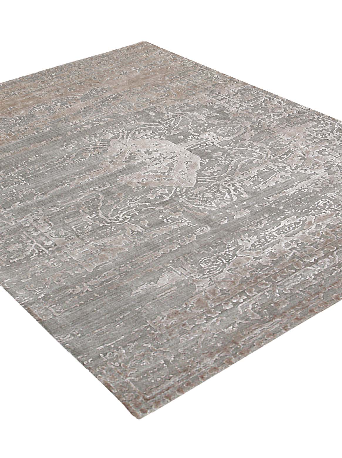 Luxury carpet in Grey color and 6' x 9' size